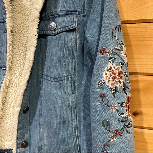 Cupcakes & Cashmere Jean and Faux Shearling Flower Embroidered Coat - Sz Medium - Picture 4 of 4